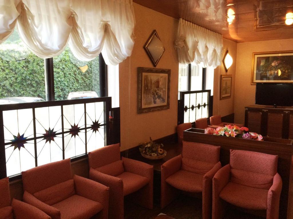Eden Hotel วาราซเซ ภายนอก รูปภาพ